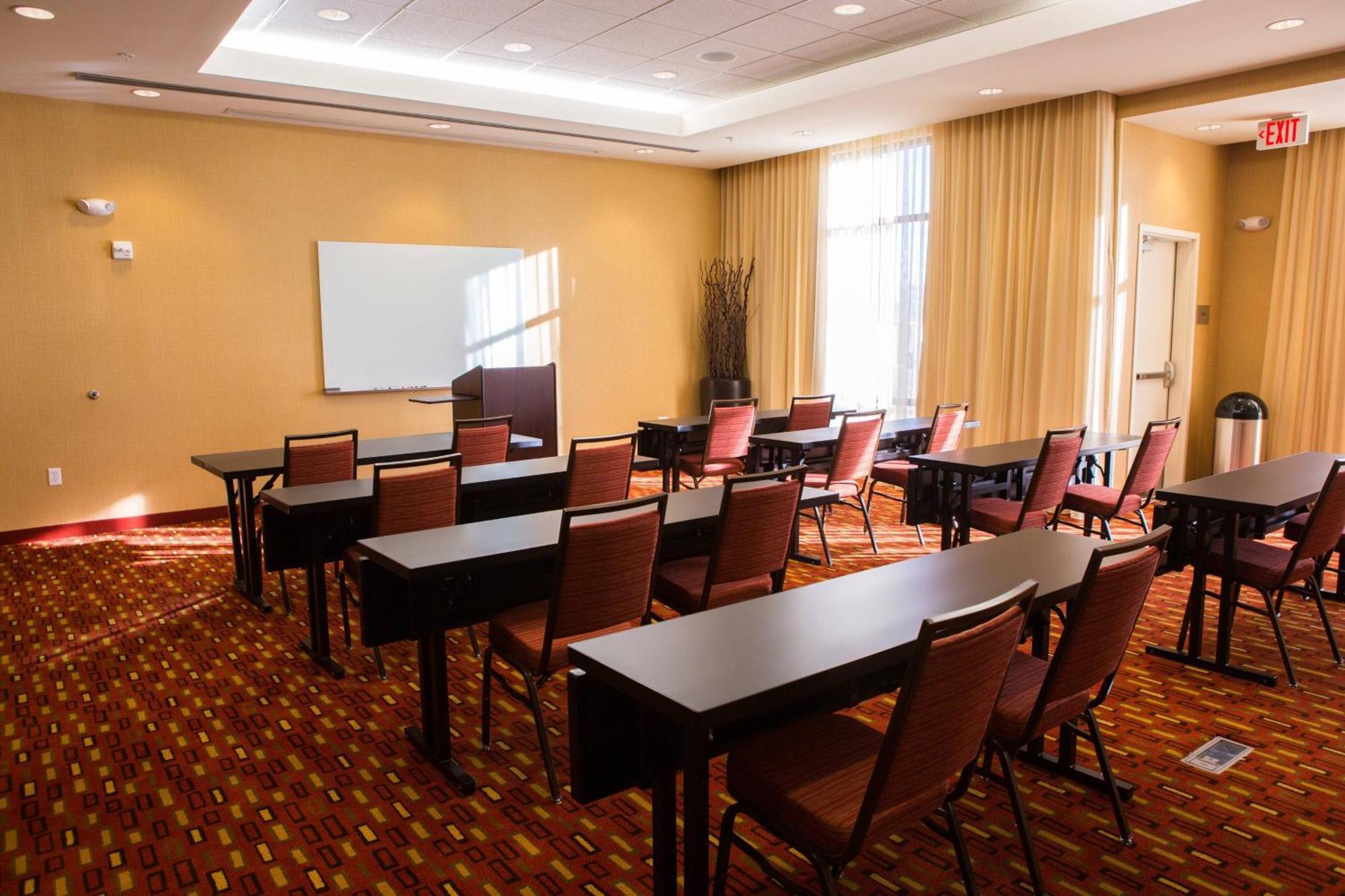 Courtyard By Marriott Lubbock Downtown/University Area Exterior foto